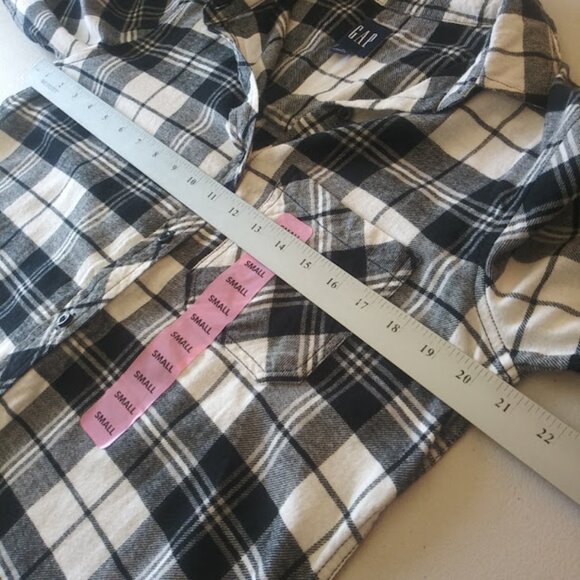 GAP black and white plaid button down flannel shirt women's size S - Picture 7 of 15